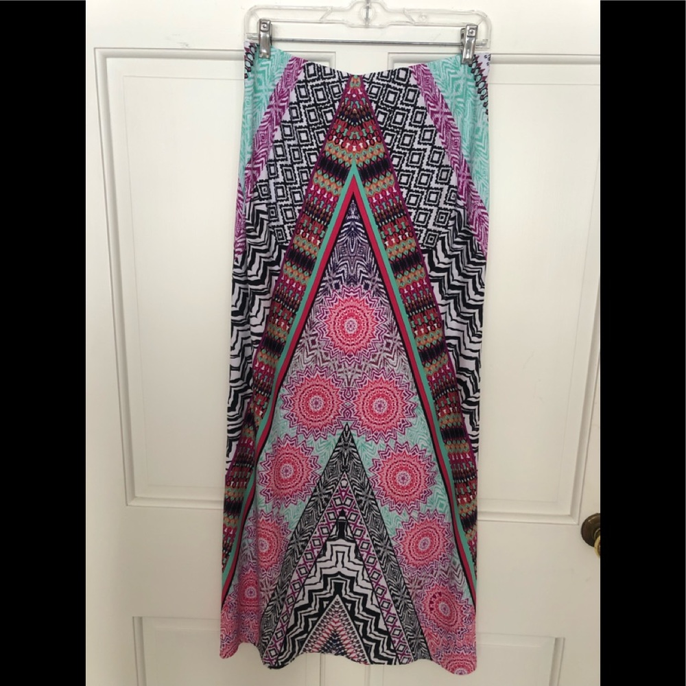 Versona multi color maxi skirt. Size S.